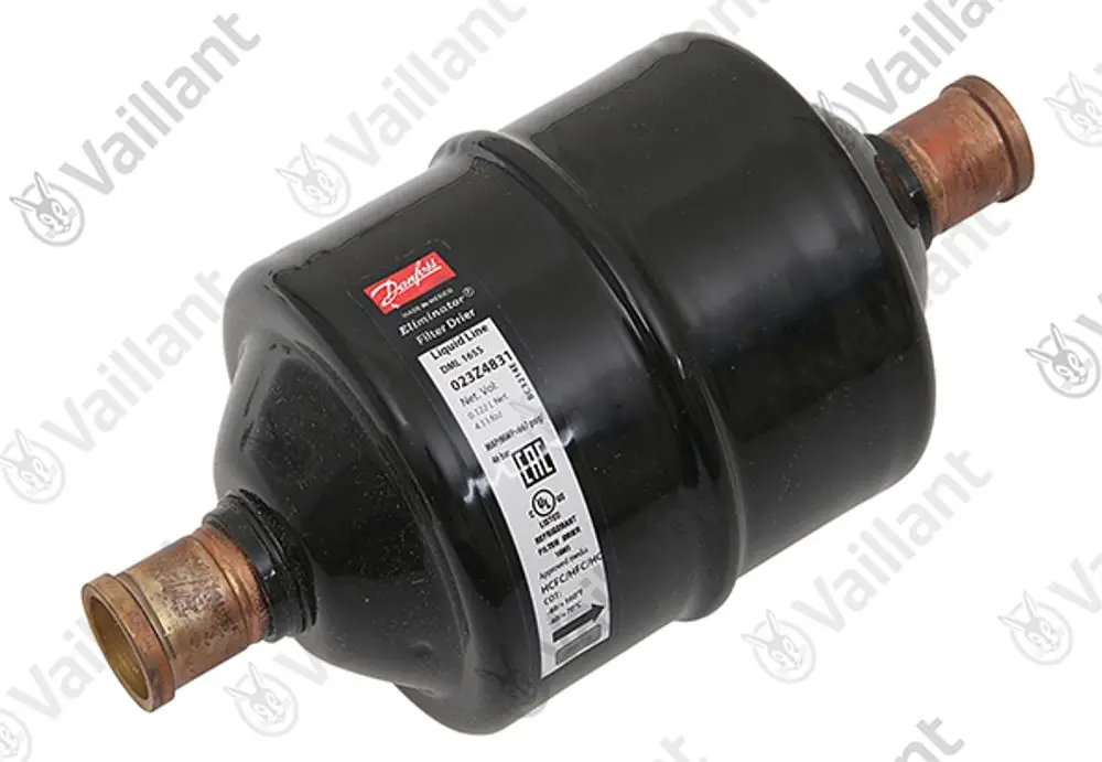 Vaillant Filtertrockner, zylindrische Bauform mit zwei Kupferanschlüssen, installierbar in einem Kühlsystem zur Feuchtigkeitsregulierung.